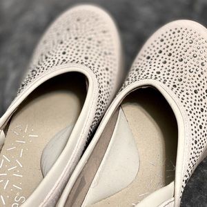 Bzees -Sparkly Slip ons / beautiful natural